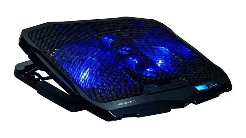 Suporte para Notebook C3Tech imagem de um suporte para notebook da C3Tech com quatro ventoinhas e estrutura regulável na cor preta