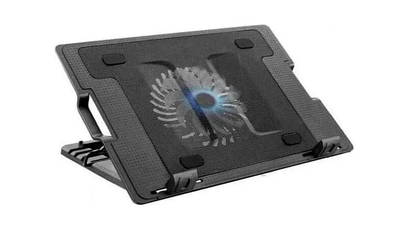 imagem de um suporte para notebook da Multilaser com ventoinha e estrutura regulável na cor preta