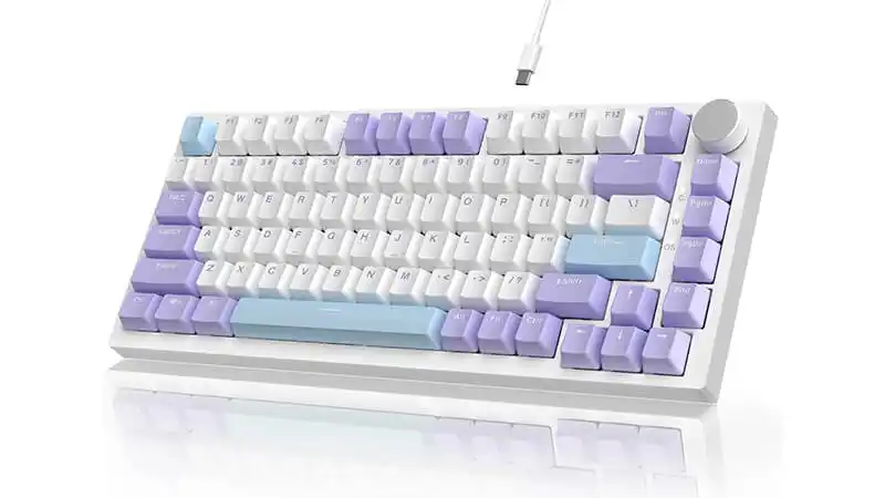 imagem de um teclado mecânico Ak820 com iluminação RGB