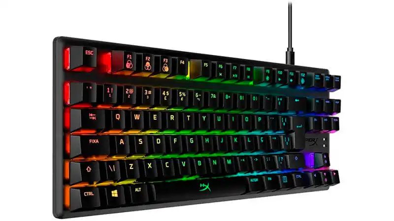 imagem de um teclado mecânico Redragon Mitra na cor preta com iluminação RGB