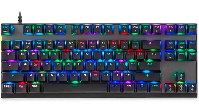 imagem de um teclado mecânico Motospeed na cor rosa com iluminação colorida