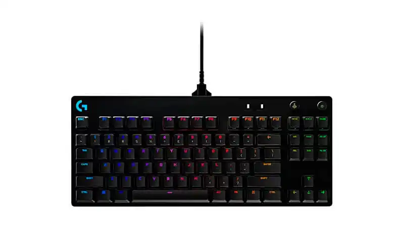 imagem de um teclado mecânico Logitech G Pro na cor preta com iluminação RGB