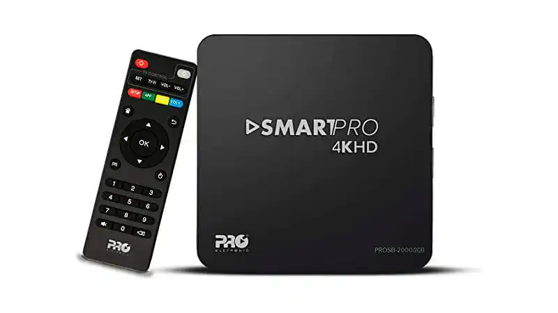 imagem que mostra um controle remoto ao lado da Box Android PROSB-2000