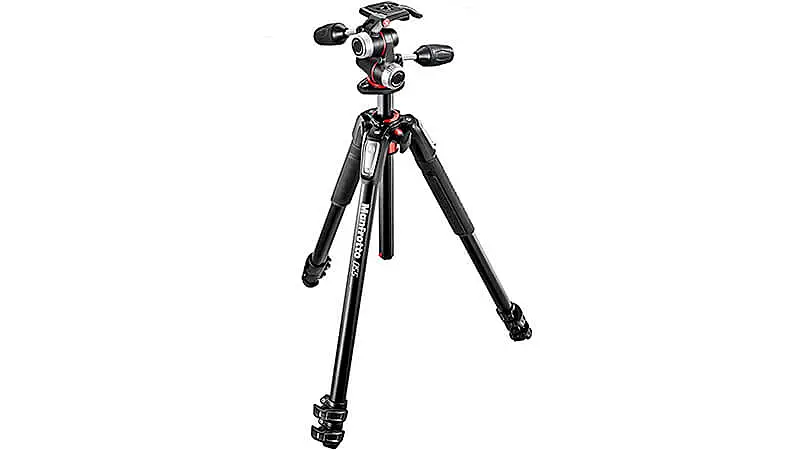 imagem de um tripé profissional Manfrotto na cor preta