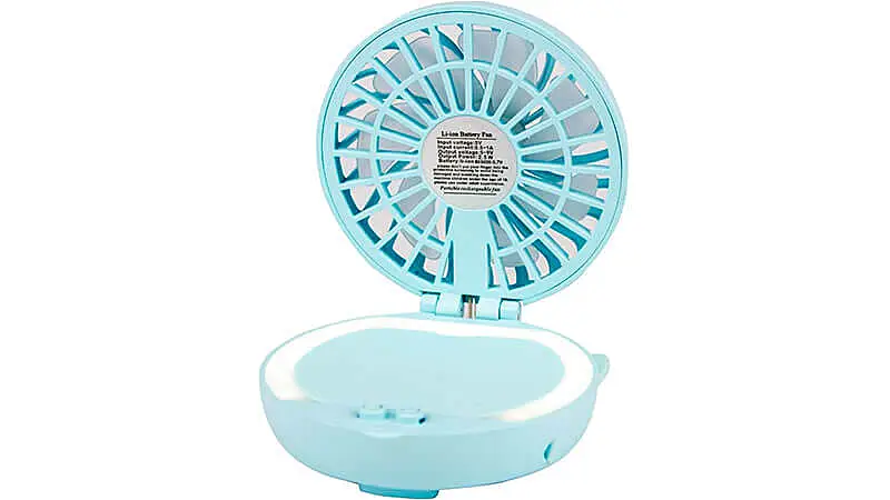 imagem de um ventilador portátil em formato de gatinho na cor azul com espelho, iluminação em LED e 7 pás
