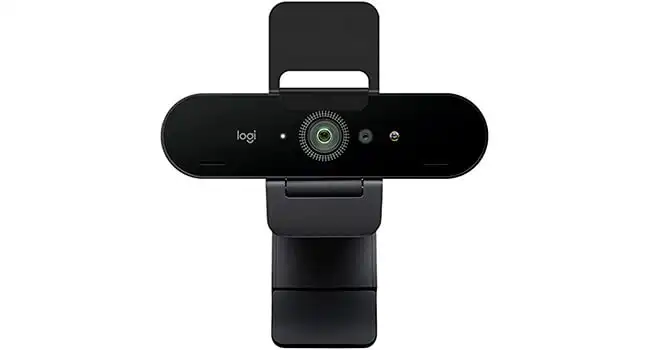 foto de uma webcam Logitech Brio com tampa protetora 