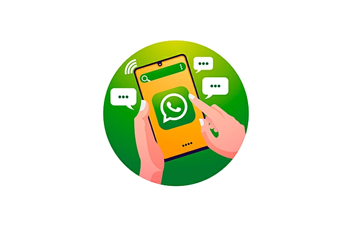Mão segurando smartphone com WhatsApp aberto e ícones de comunicação em sua volta