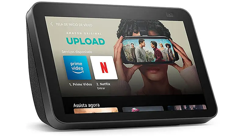 foto de um Echo Show 8 na cor preta com a tela ligada